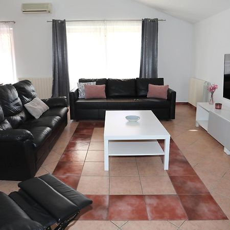 Apartman Debora Sa Privatnim Bazenom พูลา ภายนอก รูปภาพ