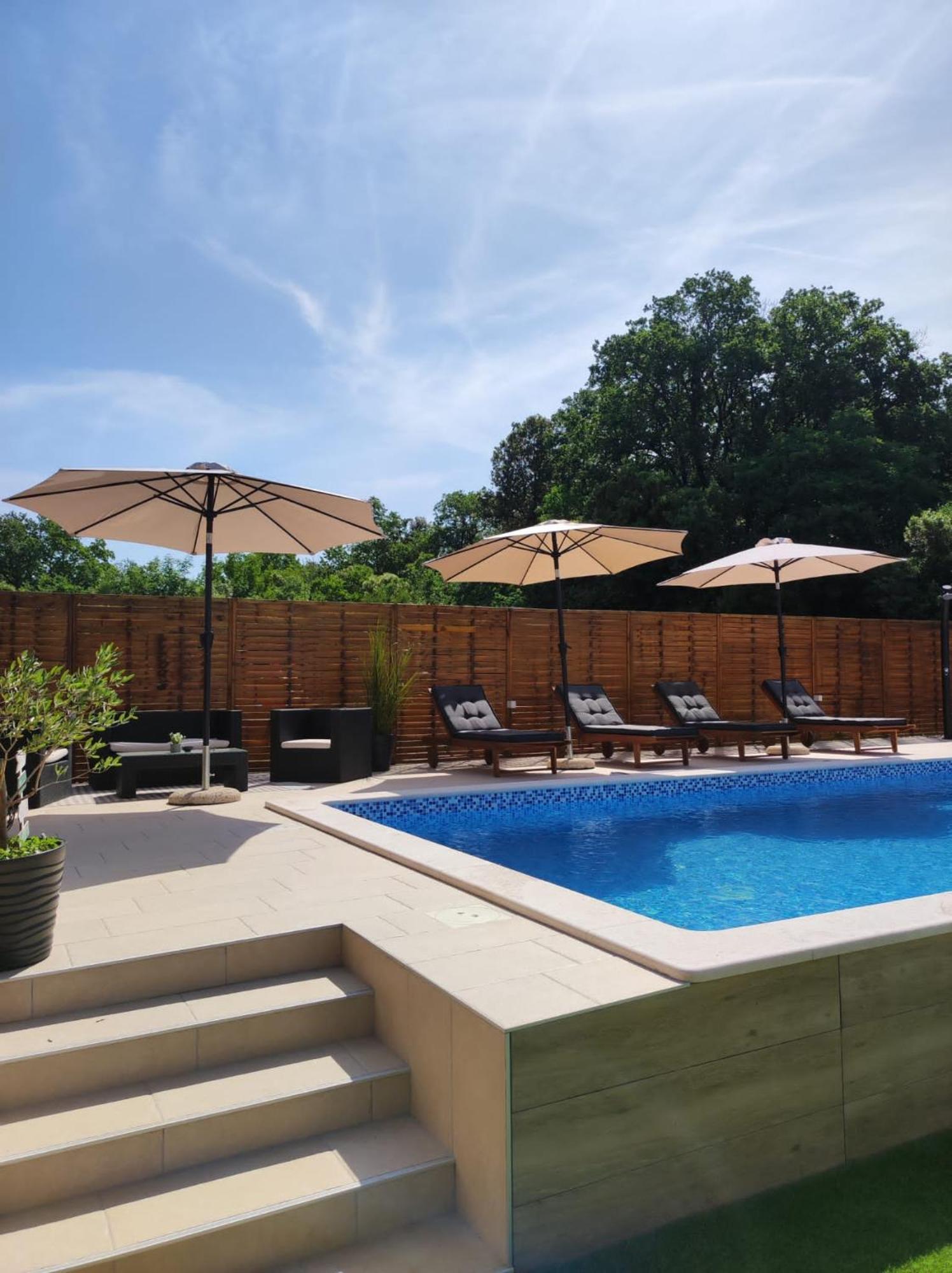 Apartman Debora Sa Privatnim Bazenom พูลา ภายนอก รูปภาพ
