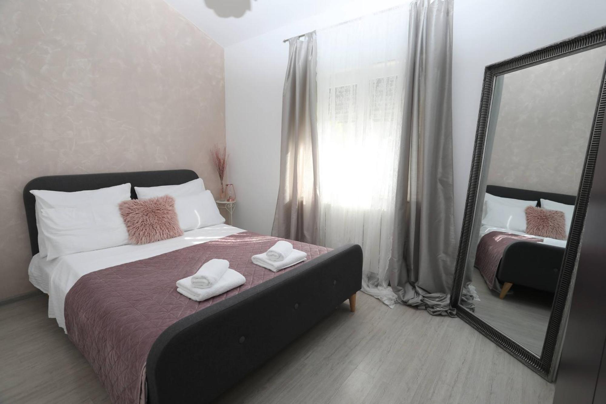 Apartman Debora Sa Privatnim Bazenom พูลา ภายนอก รูปภาพ