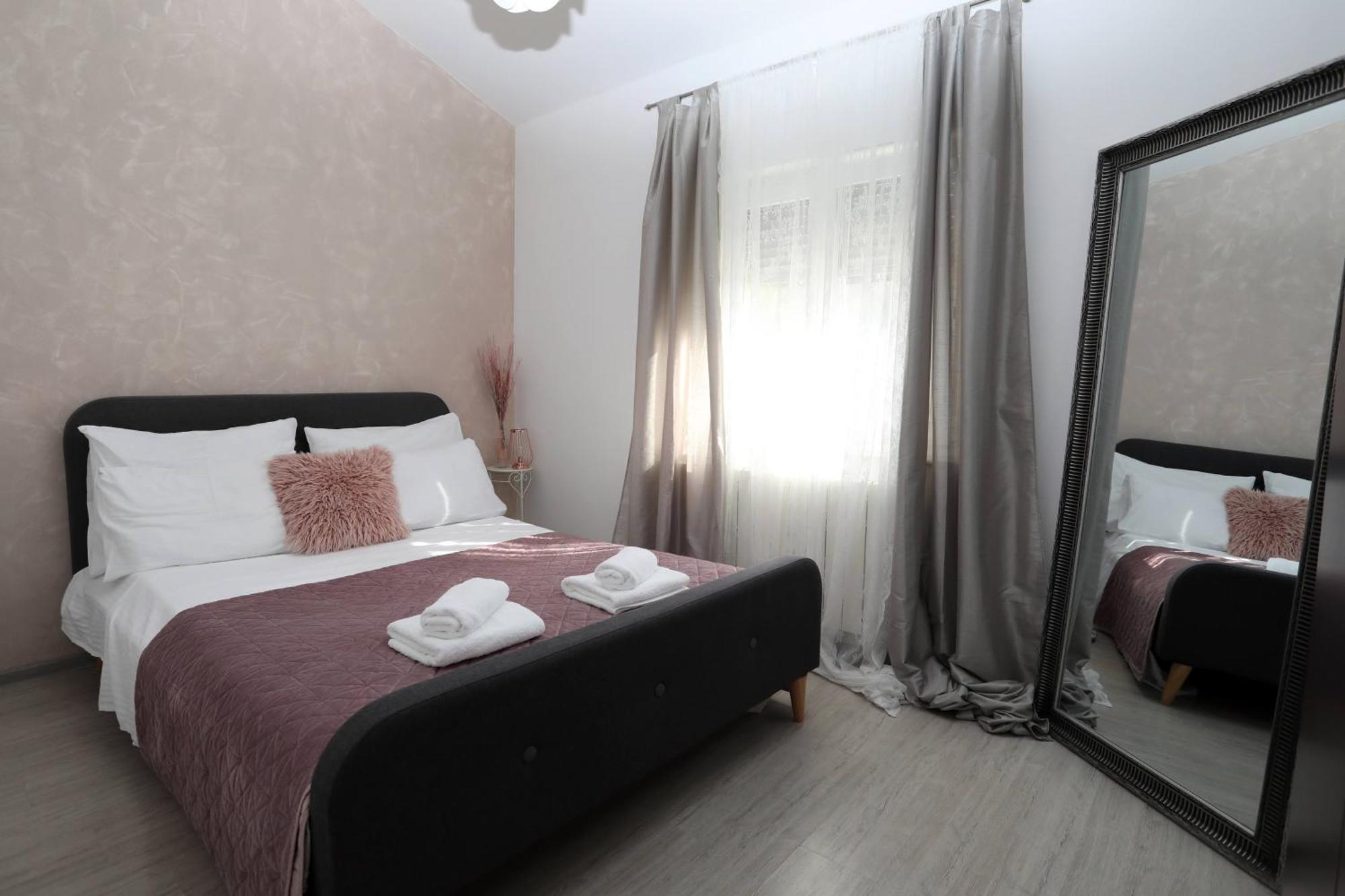 Apartman Debora Sa Privatnim Bazenom พูลา ภายนอก รูปภาพ