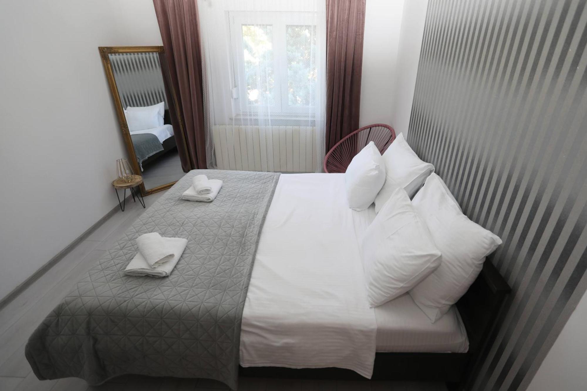 Apartman Debora Sa Privatnim Bazenom พูลา ภายนอก รูปภาพ