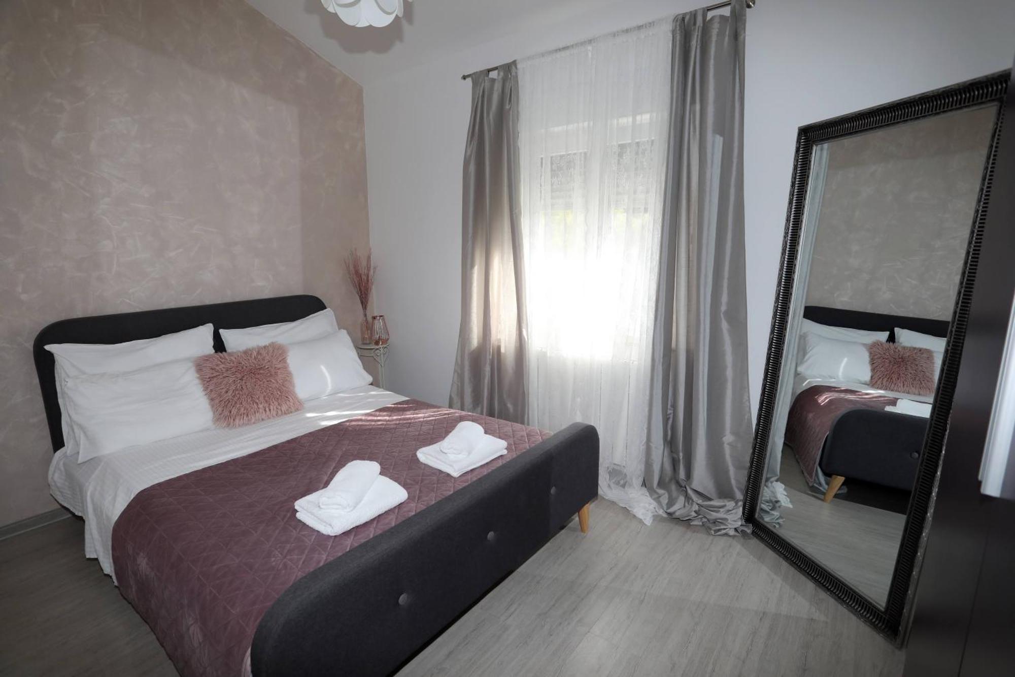 Apartman Debora Sa Privatnim Bazenom พูลา ภายนอก รูปภาพ