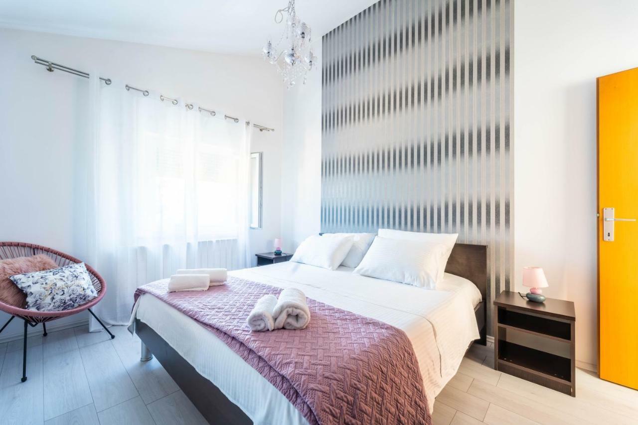 Apartman Debora Sa Privatnim Bazenom พูลา ภายนอก รูปภาพ